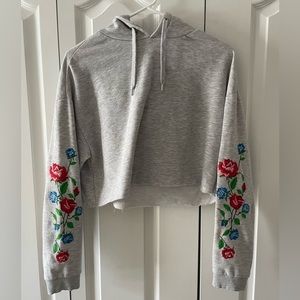 Divided gray and floral crop sweatshirt size small